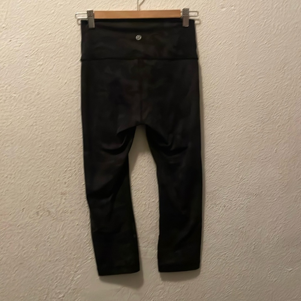 Lululemon Wunder Under Crop High Waisted Leggings Size 6 Camo